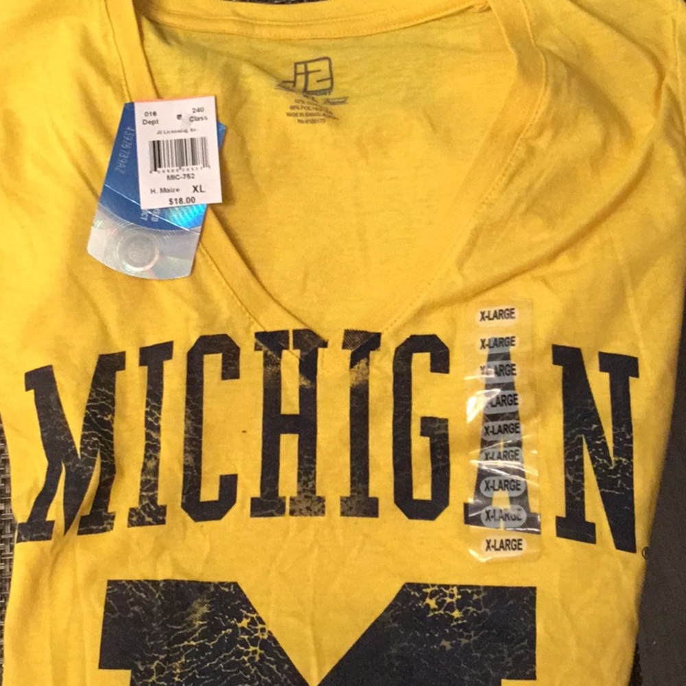 Michigan Wolverines Ladies T - NWT